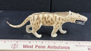 Playvisions 1997 prehistoric Mammals of the World series Hyaenadon Hyanea
