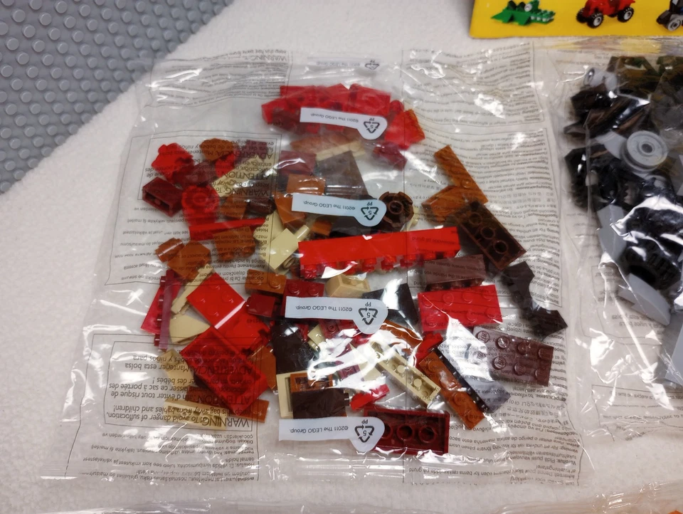 LEGO - 10696 Medium Creative Brick Box - NEW - No Box / Sealed Bags - Ships Fast - Image 4 of 4