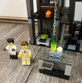 2002 LEGO Studios: Scary Laboratory Set #1382 90% Complete Used 4 Mini Figures