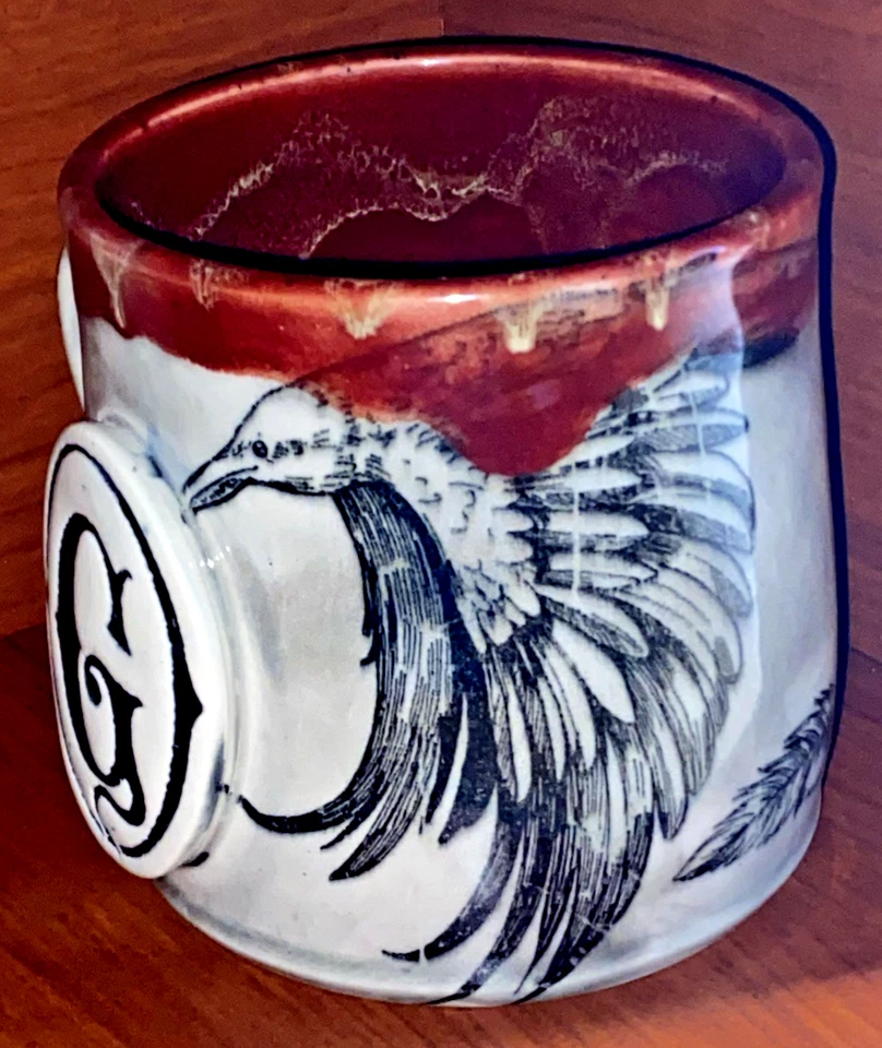 TAZA DE CAFÉ GIDEONS BAKEHOUSE POTHEADS DE ÁMBAR ESTILO LAVA CON CUERVOS Y PLUMAS Foto 3 de 4