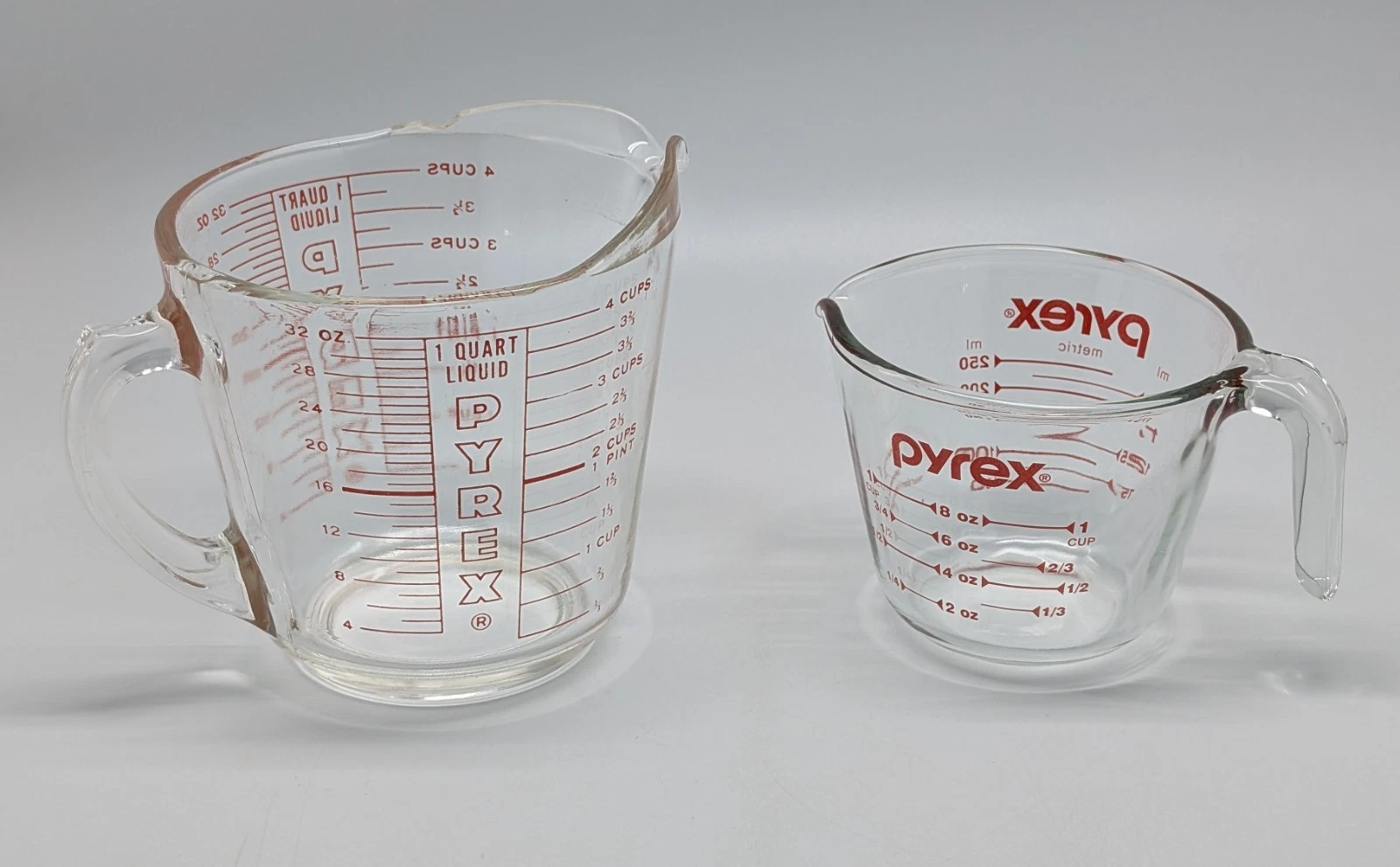 2 PYREX Glass Measuring Cups - VTG 4 Qt "D" Handle 532 (CHIP) & 1 Cup "L" Handle