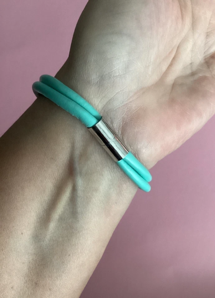 2-reihiges Armband/Kunstleder 3 silberne Kugeln (1 Kugel mit Strass)/grün/neu - Bild 4 von 4