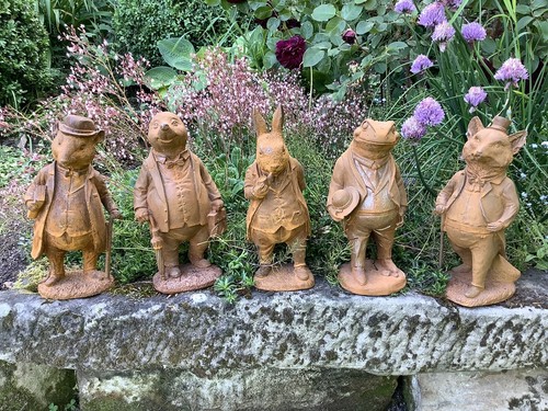 SET OF 5 METAL CAST IRON MR TOAD / MOLE STATUES GARDEN ORNAMENTS - WIND WILLOWS - Picture 5 of 12