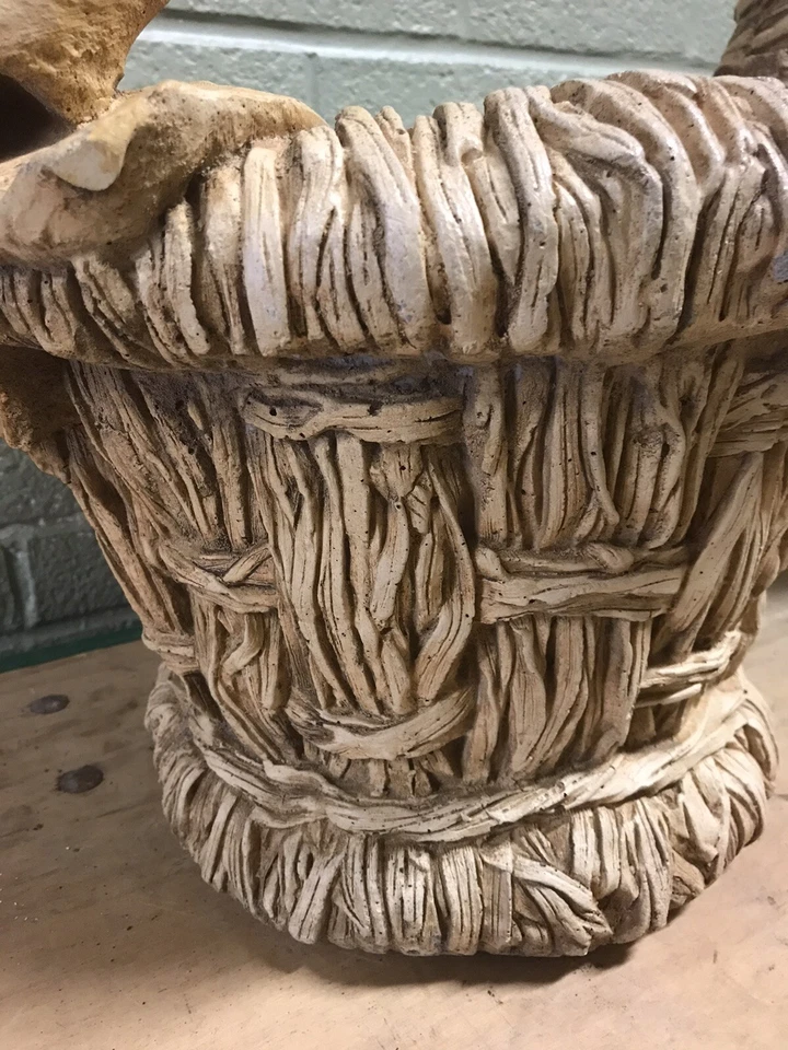 GRAN MACETA CESTA CEMENTO HORMIGÓN 23” ALTO X 21 X 13,5” 2 DISPONIBLES PASCUA” Foto 3 de 4