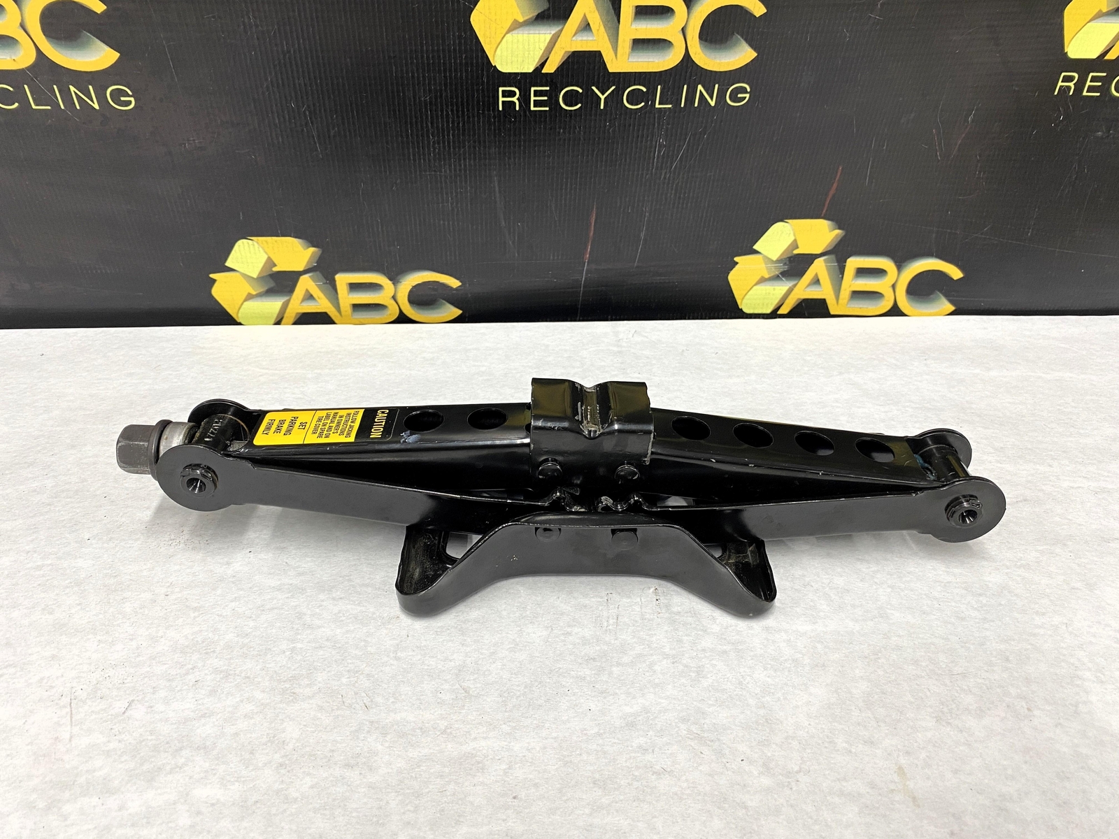 2005 Chrysler PT Cruiser Spare Tire Emergency Scissor Jack & Tools Kit