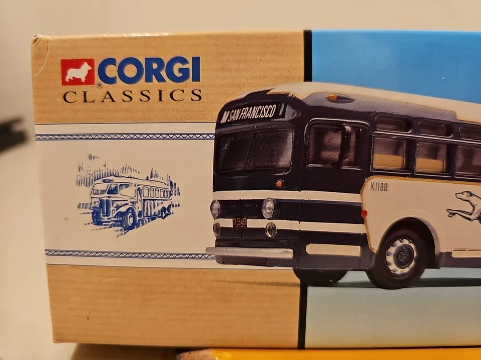 Corgi Classics #98602 General Motors 4505 Greyhound Lines Diecast NIB - Image 2 of 4