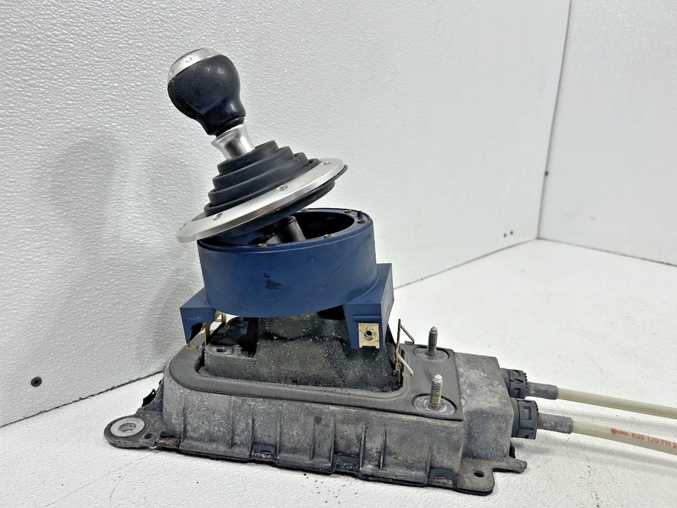 00-06 AUDI TT MK1 1.8T 225HP 6 SPEED MANUAL SHIFTER TOWER W/CABLES SHIFT KNOB OE - Image 3 of 4