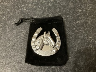 Wiederverwendet Pferd und Hufeisen Brosche Handarbeit, groß silberfarben 5 cm