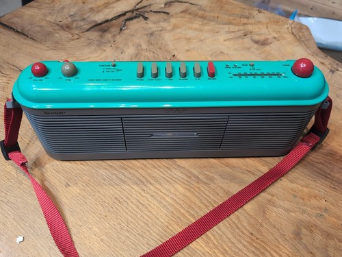 Unique! Vintage Sharp QT-F40 Green Stereo Radio Cassette - No Battery Cover - Picture 2 of 12