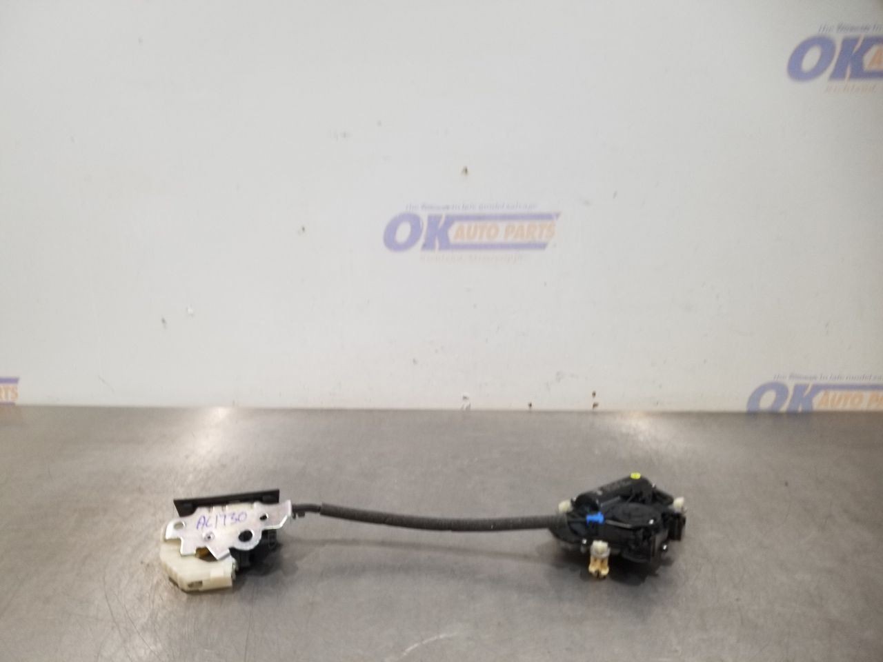 Bentley Bentayga REAR Trunk latch