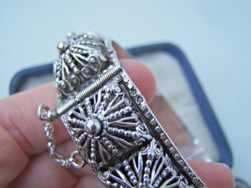 GORGEOUS VINTAGE 925 SOLID STERLING SILVER HINGED OPENWORK 3D BRACELET BANGLE 8" - Picture 5 of 7
