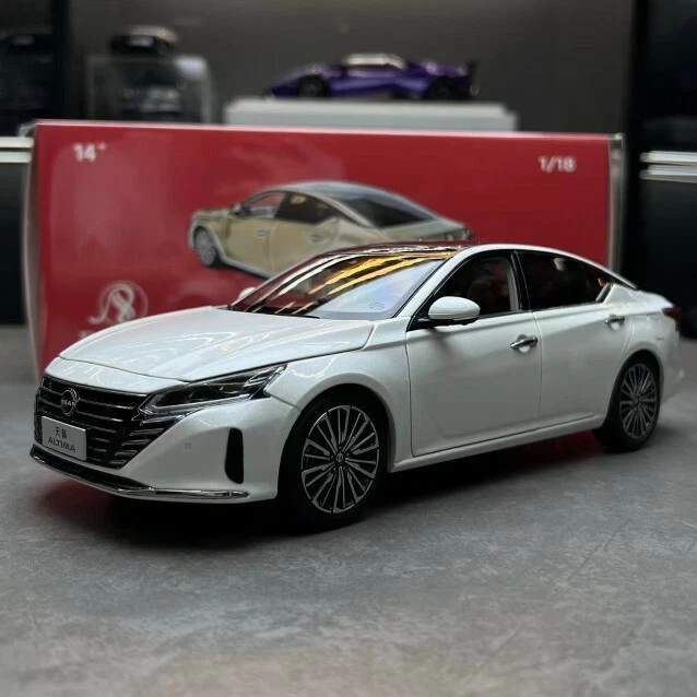 1:18 New NISSAN ALTIMA 2022 Metal Diecast Car Model Toy Collection White In Box - Image 2 of 4