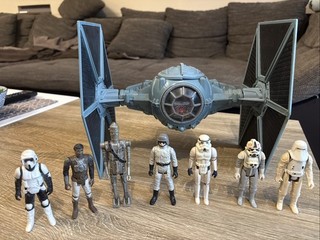 Cravatta vintage circa 1980 ROTJ Star Wars Kenner Battle danneggiata combattente e 7 figurine