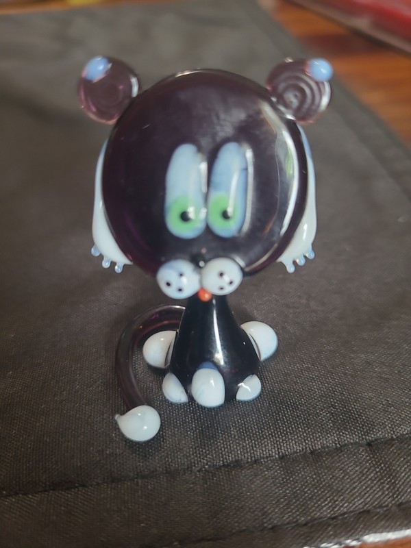 Vintage Collectible Minature art glass cat figurine. 