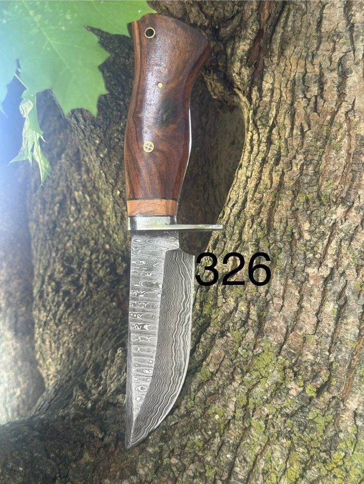Cuchillo de caza de acero Damasco hecho a mano para exteriores Foto 4 de 4