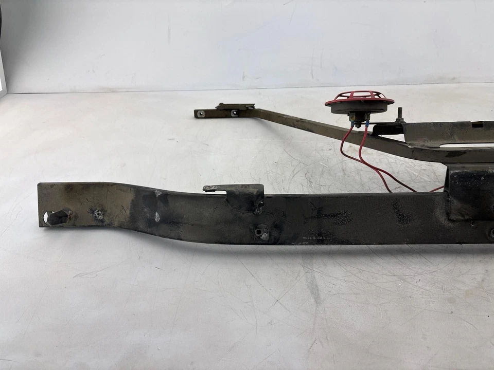 Оригинальный верхний опорный сердечник радиатора для Chevrolet Silverado 3500 6,6 л 2003–2007 годов выпуска 15840901 - Изображение 3 из 4