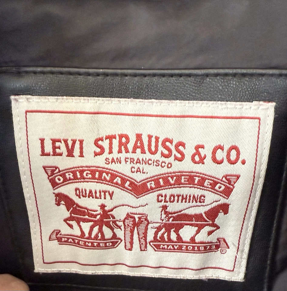 Levi's Men's Puffer Jacket Black Faux Leather Pattern Size XXL White/Red Label - Image 3 of 4