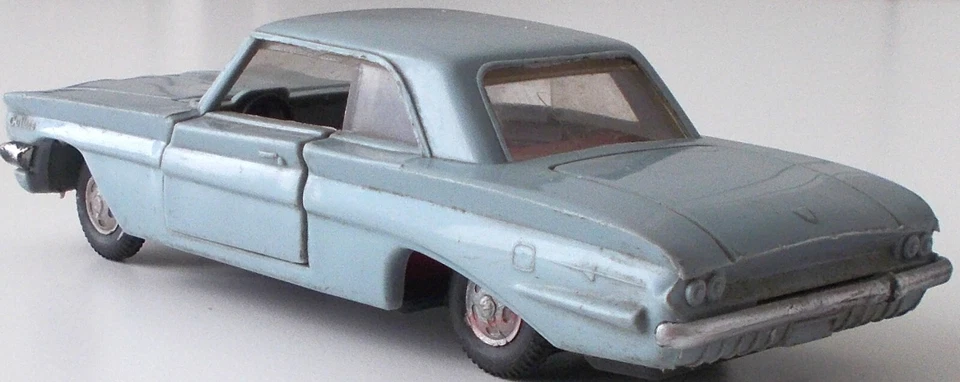 OLDSMOBILE F-35 CUTLASS COUPE' POLITOYS APS 1/41 PLASTICA - Immagine 2 di 4