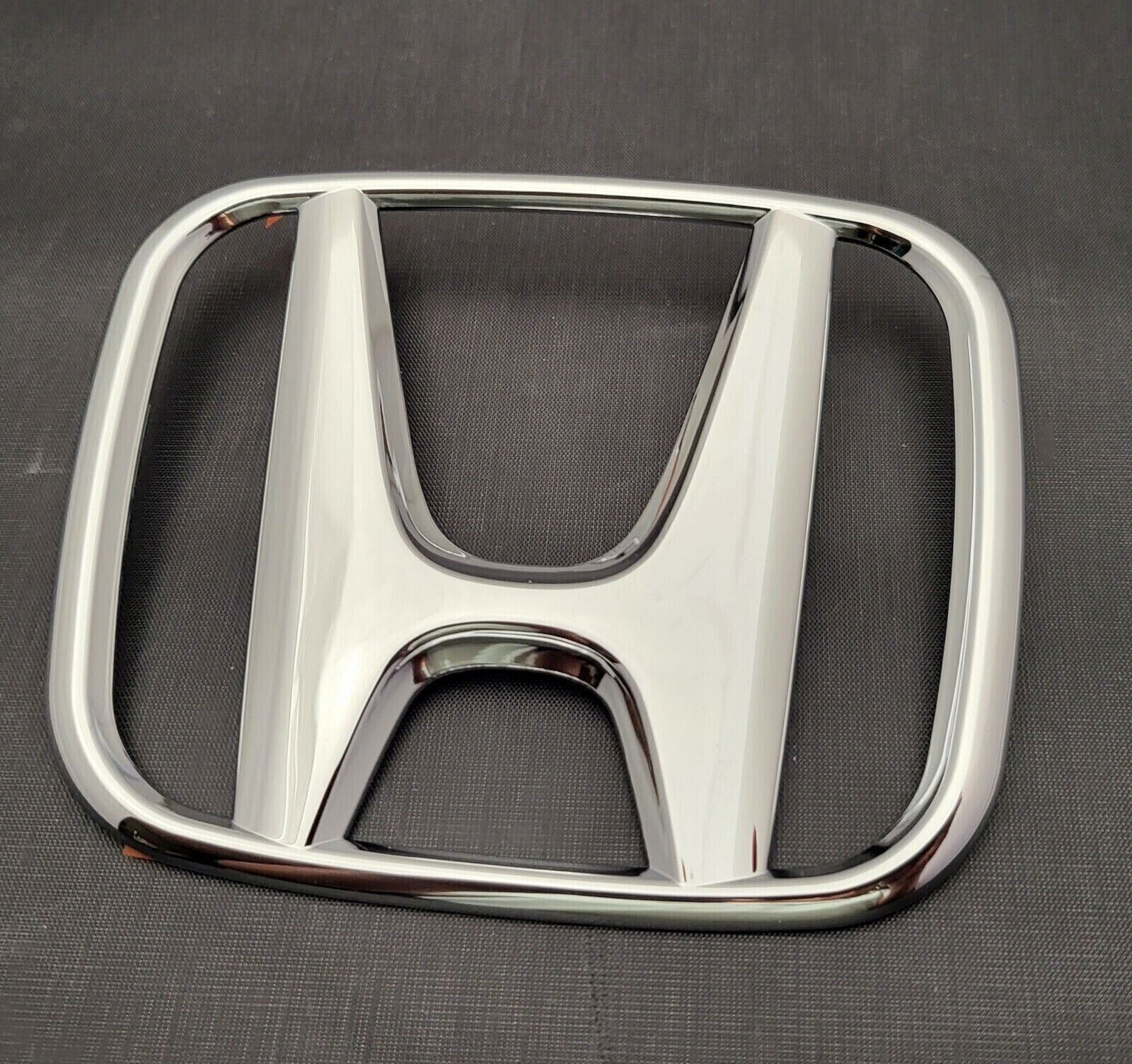 Front Grille Emblem For Honda Civic (2016-2020) Year 2016 2017 2018 2019 2020