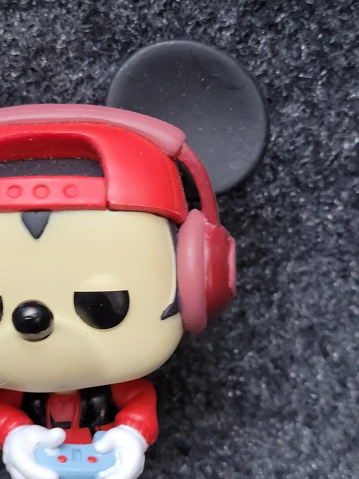 Коллекционная виниловая фигурка Disney Gamer Mickey Mouse Funko POP! 2018 красная желтая - Изображение 3 из 4