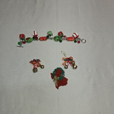 Fantastic Glass Christmas Theme Dangle Presents Toggle  Bracelet w Earings & Pin
