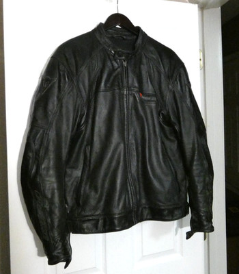 DAINESE LEATHER MOTORCYCLE JACKET EXCELLENT CONDITION, SIZE 46 US, 56 EUR