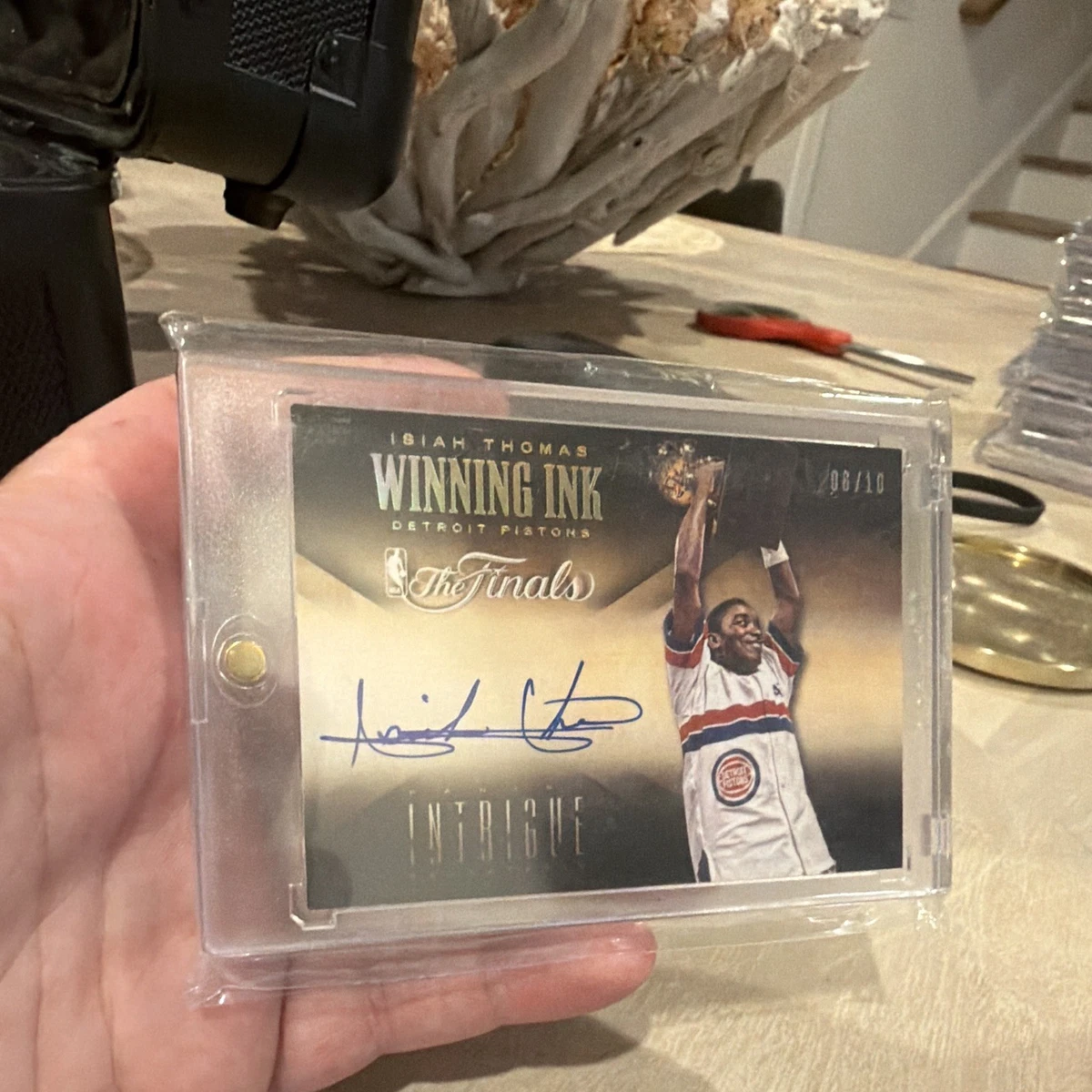 Isiah Thomas Basketball Autographed Sports Trading Cards 