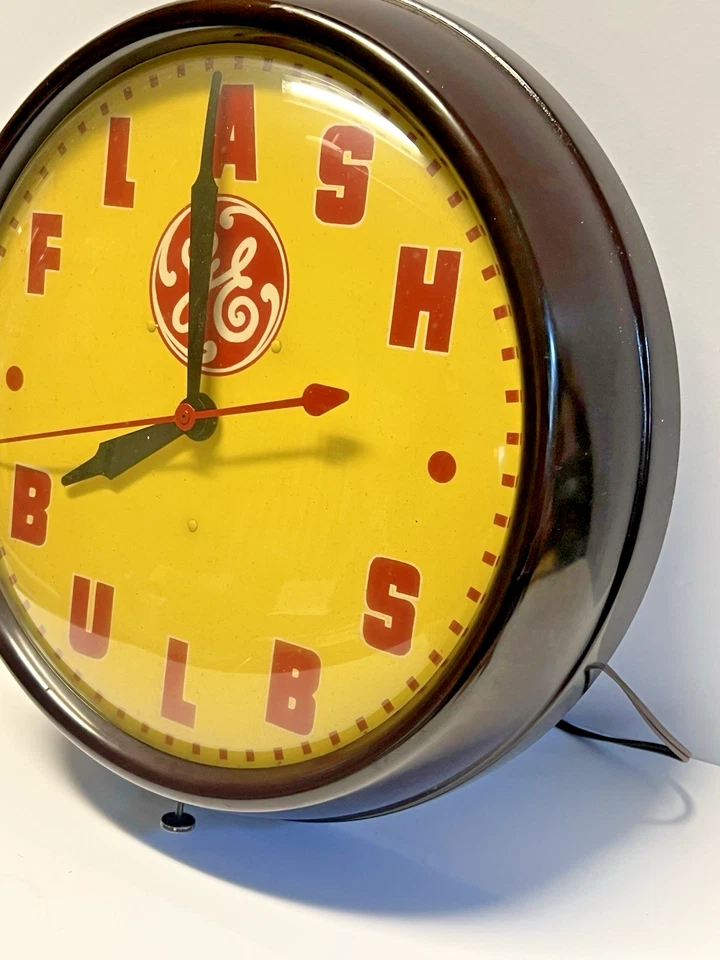 Vintage General Electric (GE) Advertising Clock Sign for "Flash Bulbs" - Image 4 of 4