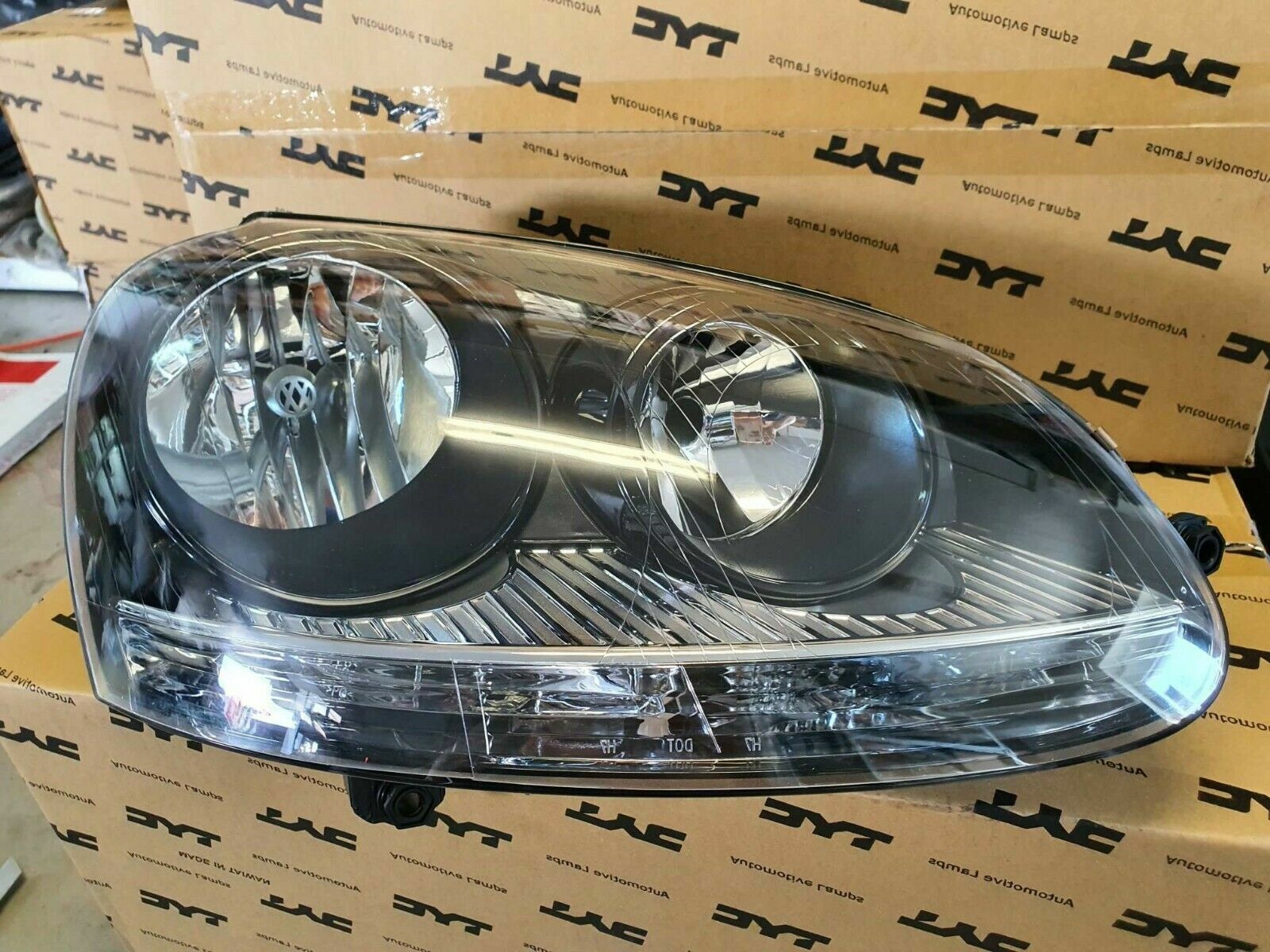 Phare avant droit Golf 5 électrique projecteur noir côté passager VW 2003-2009