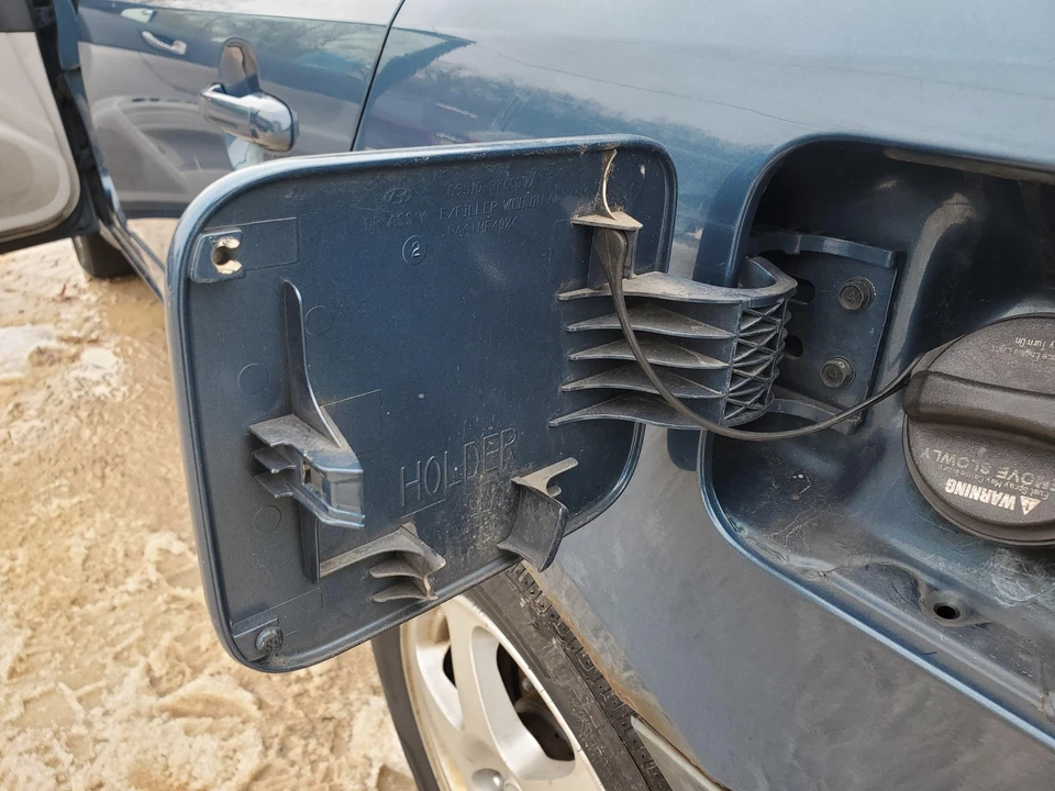 Puerta/tapa de llenado del tanque de combustible (U1 aurora azul perla) Hyundai Sonata 2006-2009 Foto 2 de 4