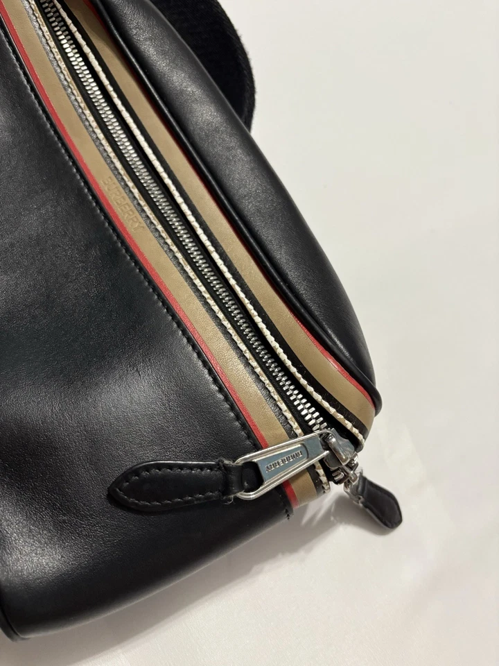 Bolsa de cinto cubo de couro listrada ícone preta BURBERRY - Imagem 3 de 4