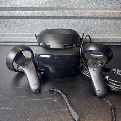 Samsung HMD Odyssey + Plus Windows Mixed Reality Headset + 2x Controllers Set
