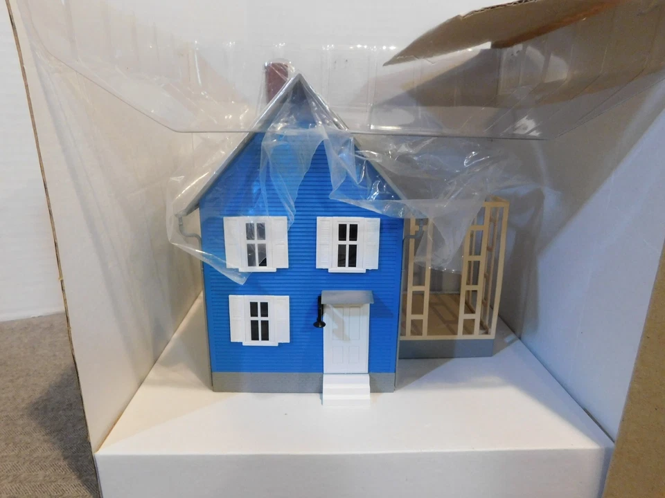 Model Power Mr. Rogers House 0-027 Scale #6352 - Image 2 of 4