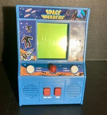 Space Invaders 2016 Handheld Classic Mini Arcade Game Basic Fun Tested Item09527