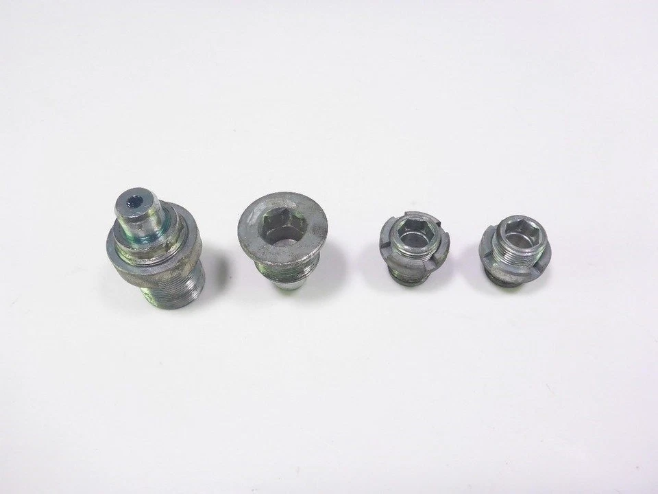 05 Triumph Rocket III brazo oscilante pivote motor montaje pernos TRSH DV Foto 2 de 4