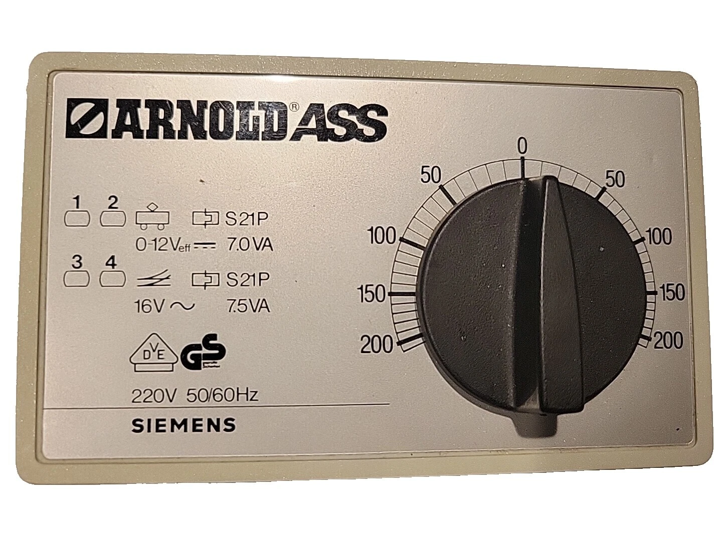 阿诺德模型铁路和火车变形金刚