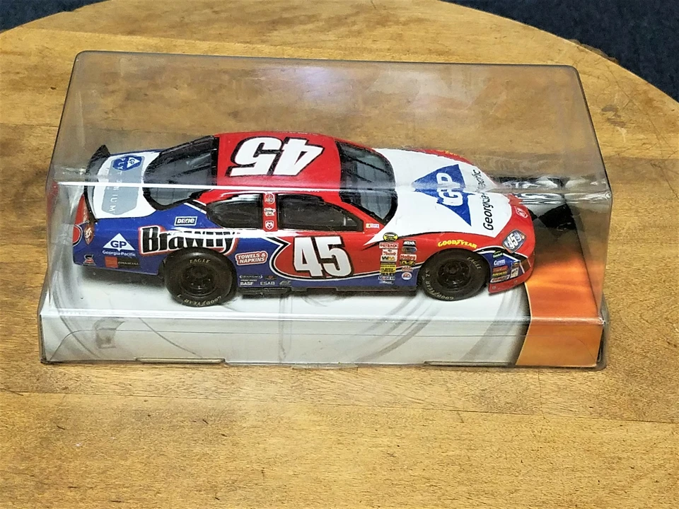 Hot Wheels Racing Race Day 2004 1:24 #45 Kyle Petty/Georgia Pacific Foto 3 de 4