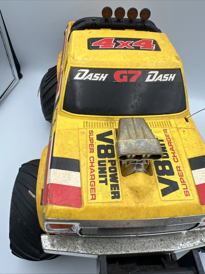 Vintage 80's Radio Shack 4x4 Off-Roader RC  Monster Truck - Turns On -For Parts - Image 3 of 4