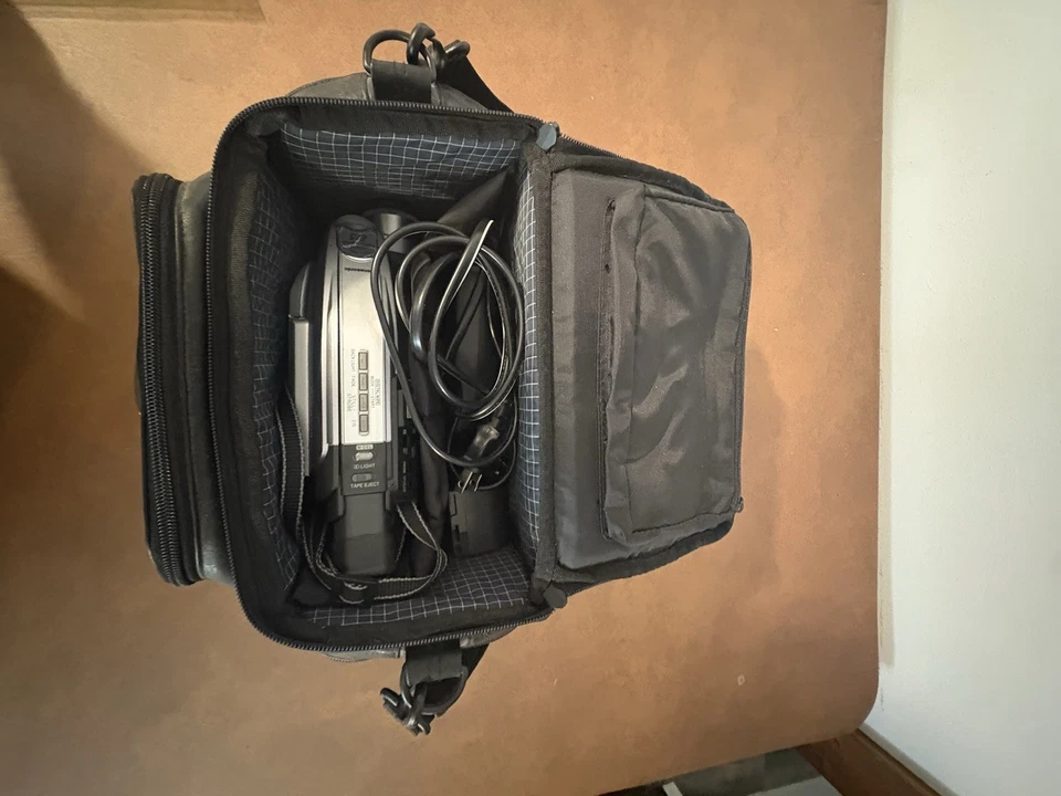 Panasonic PV-L452VHS-C Video Palm Camcorder 750x Digital Zoom VCR Bundle TESTED - Image 3 of 4