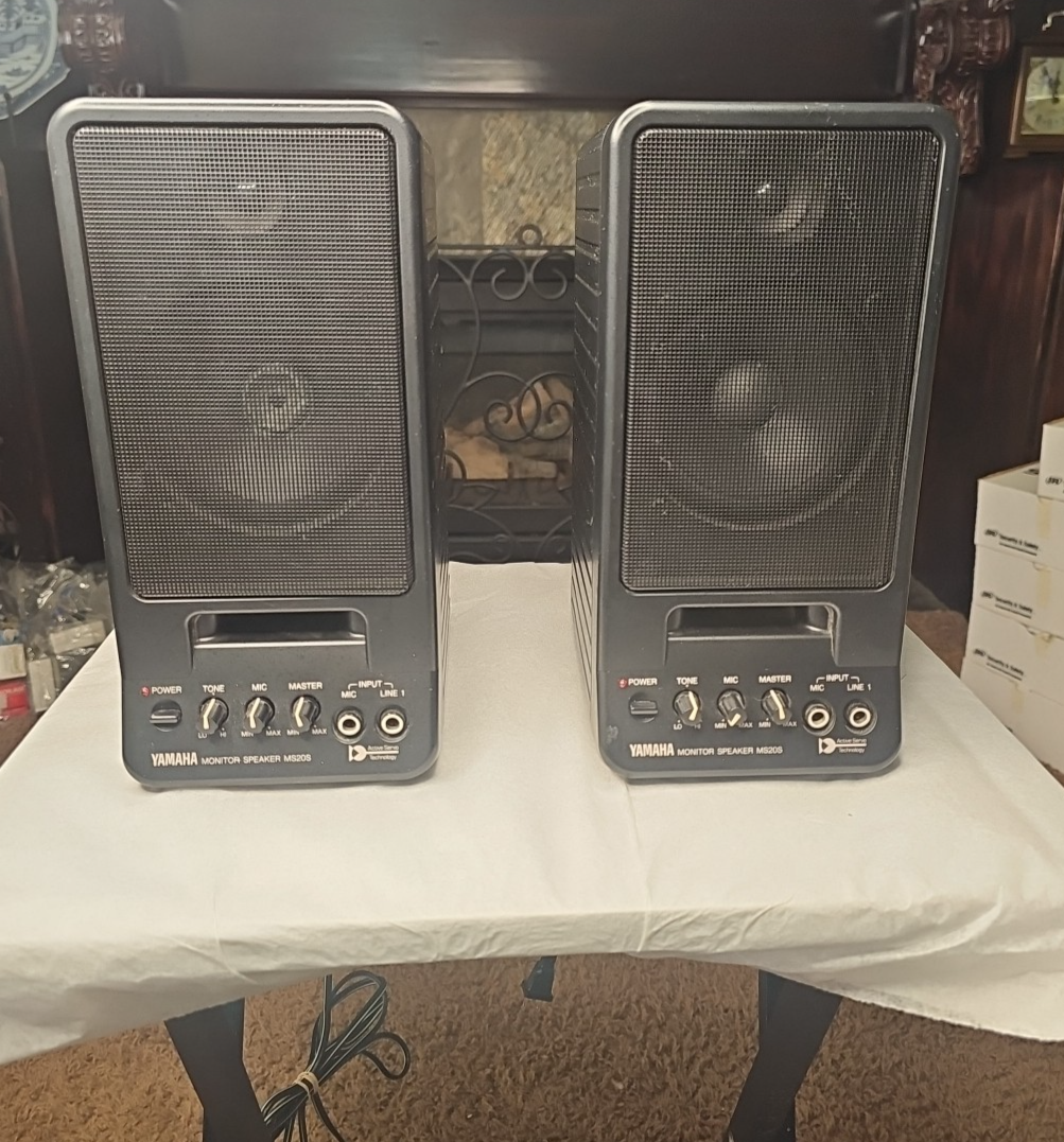 Pair of Vintage Yamaha MS20S Desktop Powered Monitor Speakers
