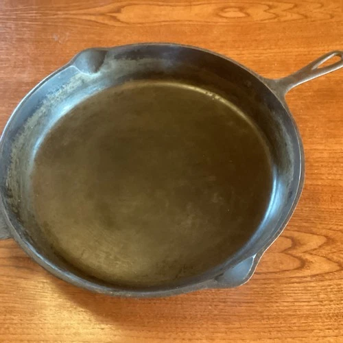 Vintage Lodge 3-Notch Smoke Ring #14 Cast Iron Skillet UnRestored No Spin