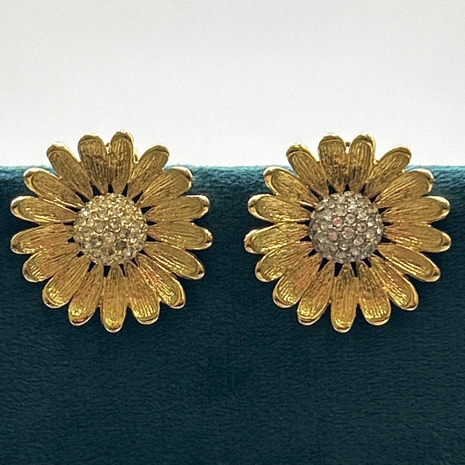 Boucle D’oreille vintage fantaisie Fleurs Doré   Strass Blanc  Clips