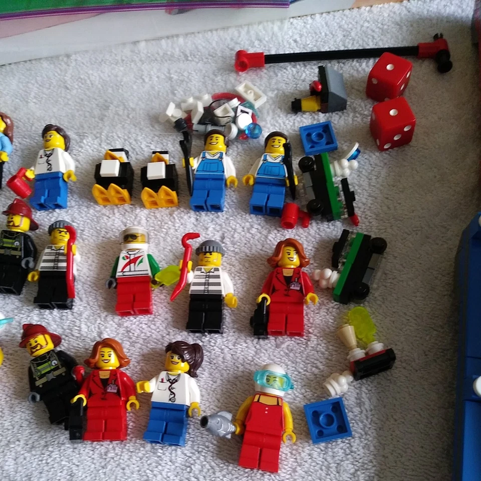 LEGO 40161 ¿Qué soy? Juego y Set con 536 Piezas 16 Minifiguras Completo PRE-USADO Foto 4 de 4