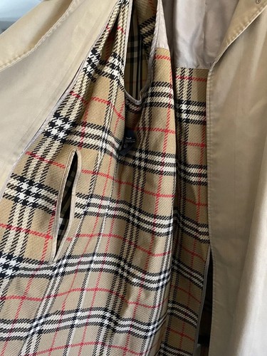 Vintage Burberry’s Burberry Beige Raincoat Trench Coat Zip Out Liner 25” x 43” - Picture 2 of 9