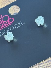 PAPARAZZI Girls Woman's Post stud Earrings - WHITE Heart  HTF NWT  