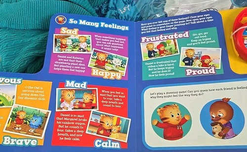 Daniel Tiger's Neighborhood Sing READING & Play Preschool WITH Cd Player - Picture 8 of 10
