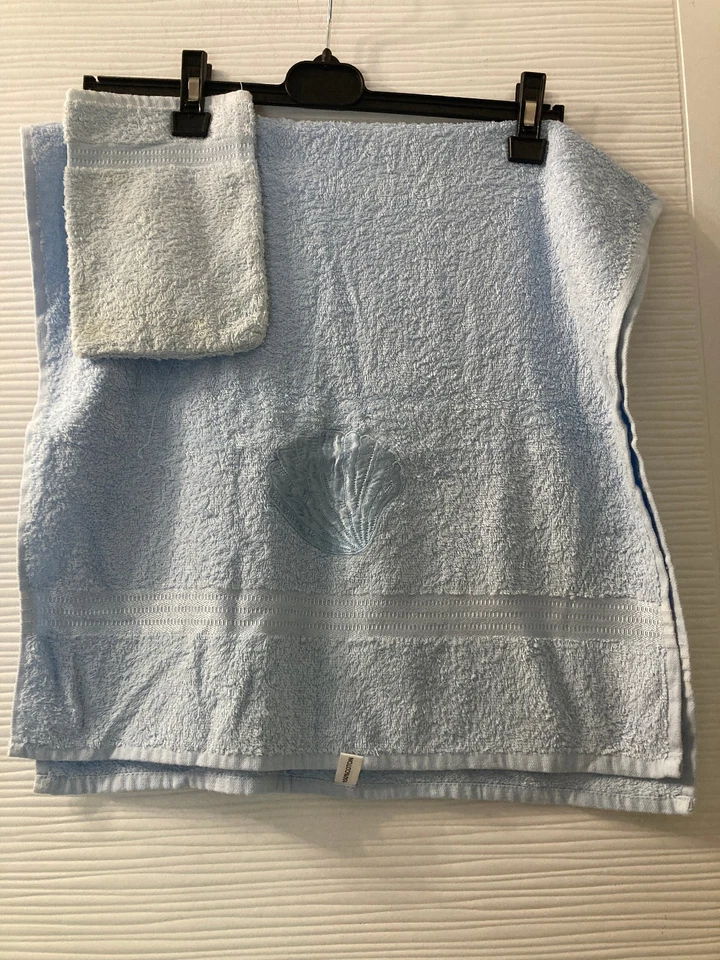 serviette de toilette éponge bleu clair motif coquillage satin 49x98cm neuve - Photo 1/1
