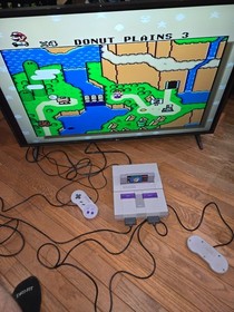Super Ninentdo NES Video Game Console - 13 games - 2 Controllers - AV/Coax cords