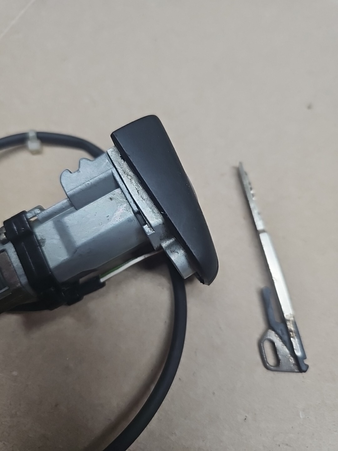 Mercedes Original Left Door Lock w Key W202 W208 W210 A2027601977 