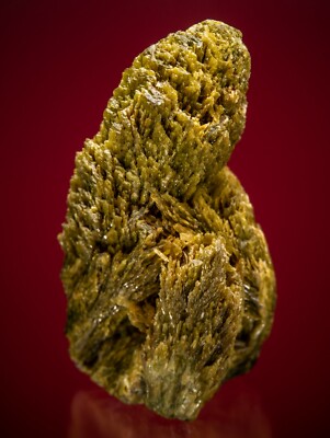 Epidote  Fallbrook, San Diego County, California Harris coll. 1807-A53